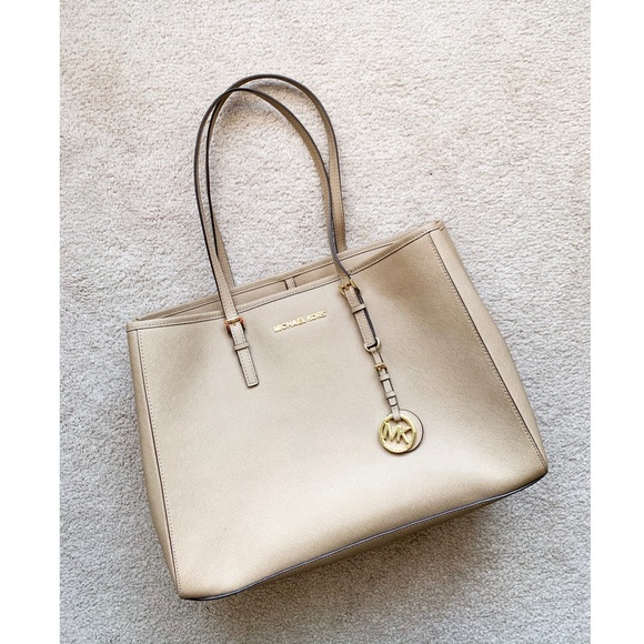 Michael Kors Handbags - Michael Kors Cream Jet Set Tote